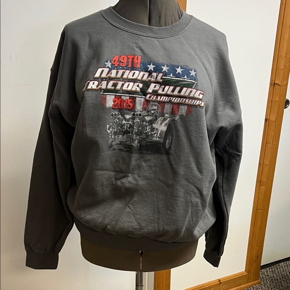 Gildan Other - NWOT Gildan Gray Crewneck Sweater with Tractor Pulling Design